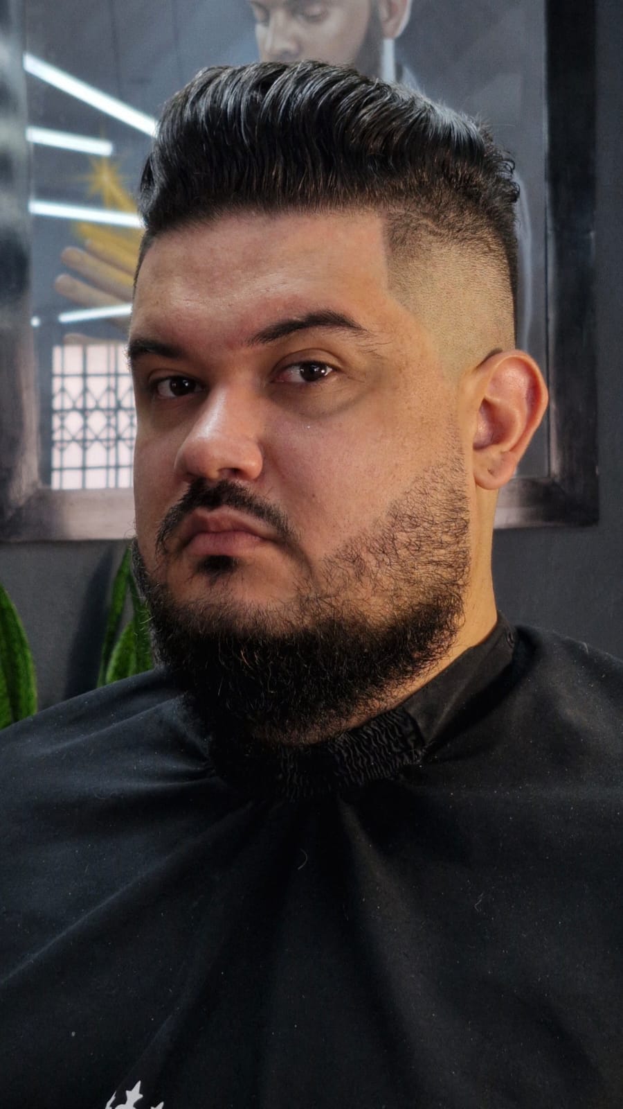 Homem Cortando o cabelo